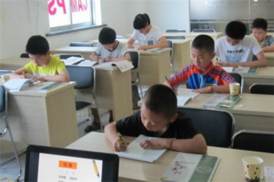 灿烂星辰教育 照亮未来的教育信息咨询专家